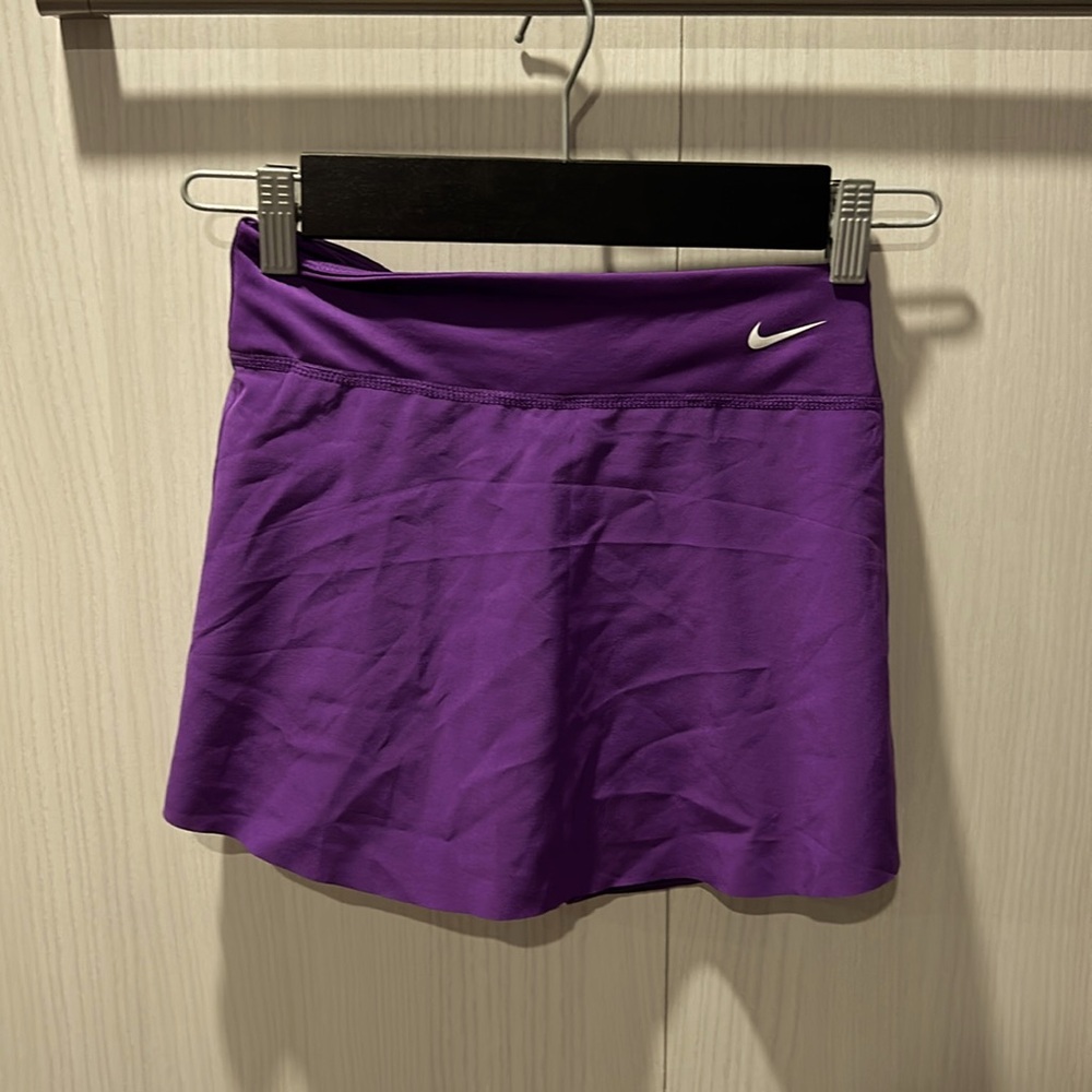 NWT Nike Training Mid rise Purple Tennis Skort tight fit size medium Junior